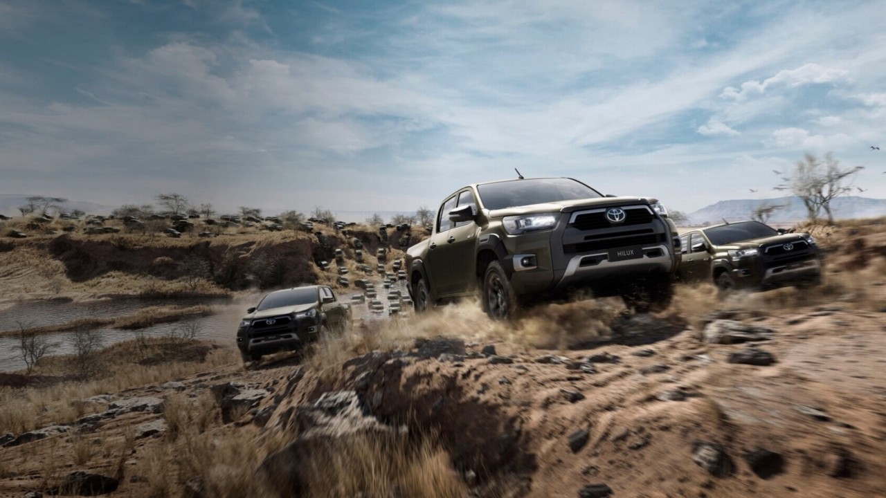 HILUX BANNER 1600x900-1