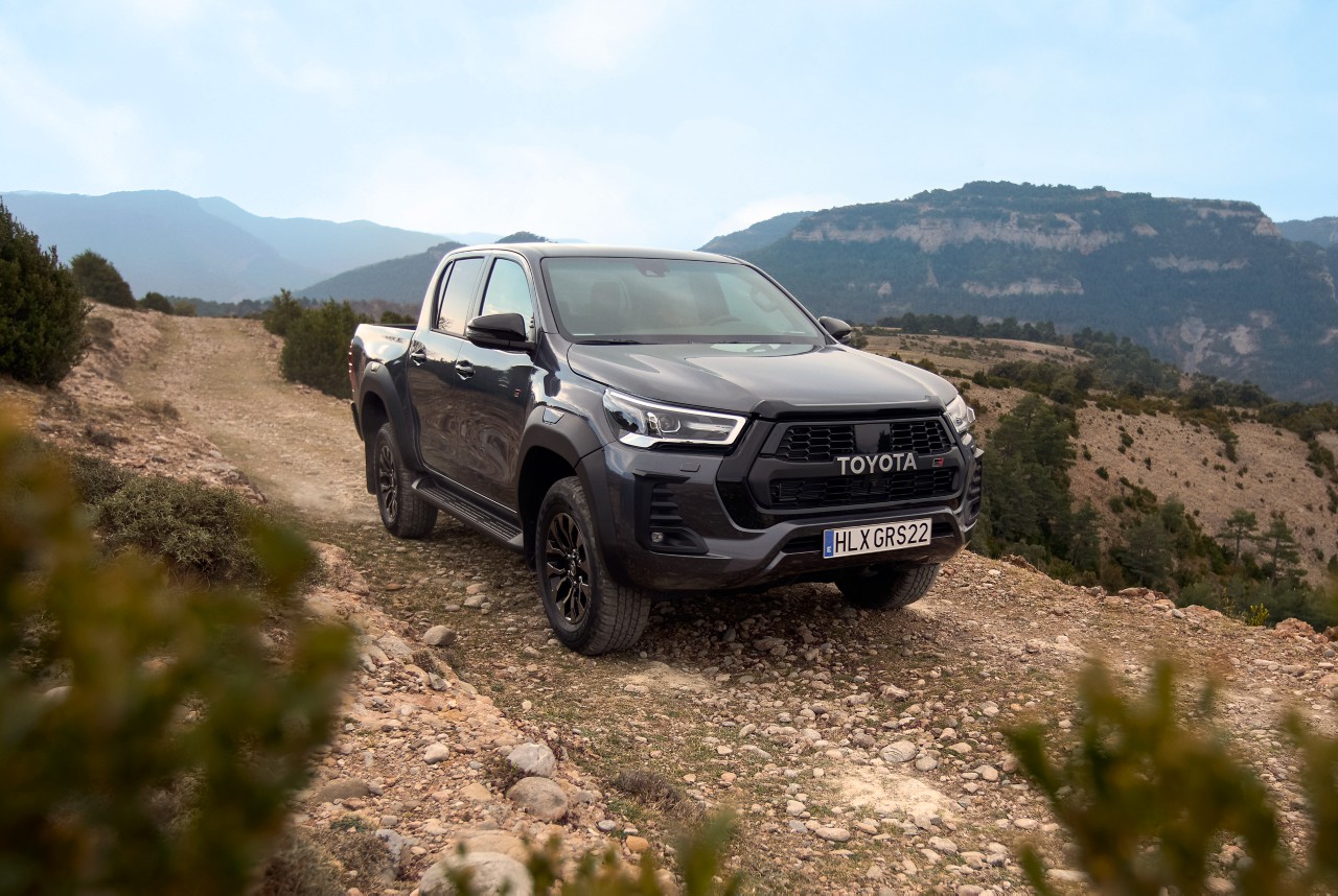 TOY_HILUX_GRS_2022_HUB_BRAND_IMG_KV_01