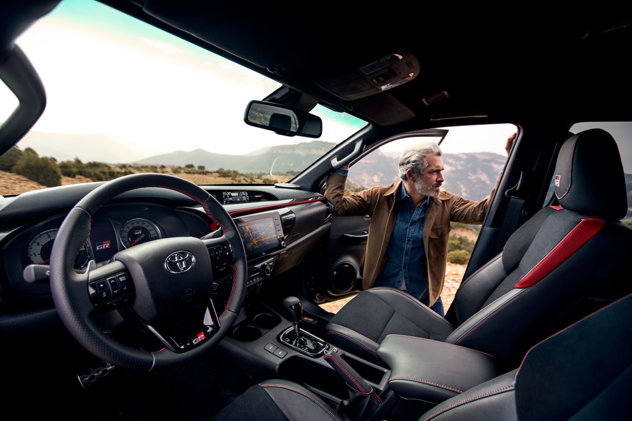 TOY_HILUX_GRS_2022_HUB_BRAND_IMG_KV_08