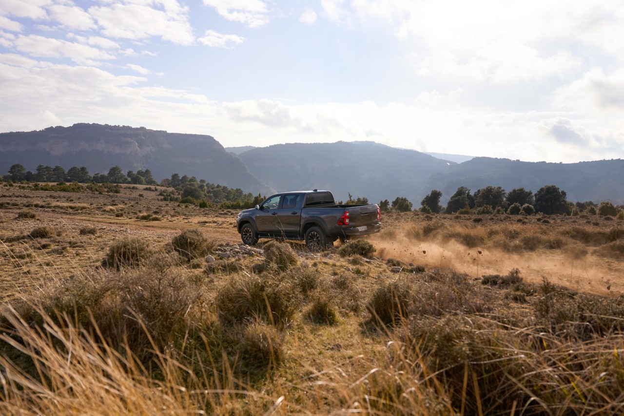 TOY_HILUX_GRS_2022_HUB_BRAND_IMG_KV_09