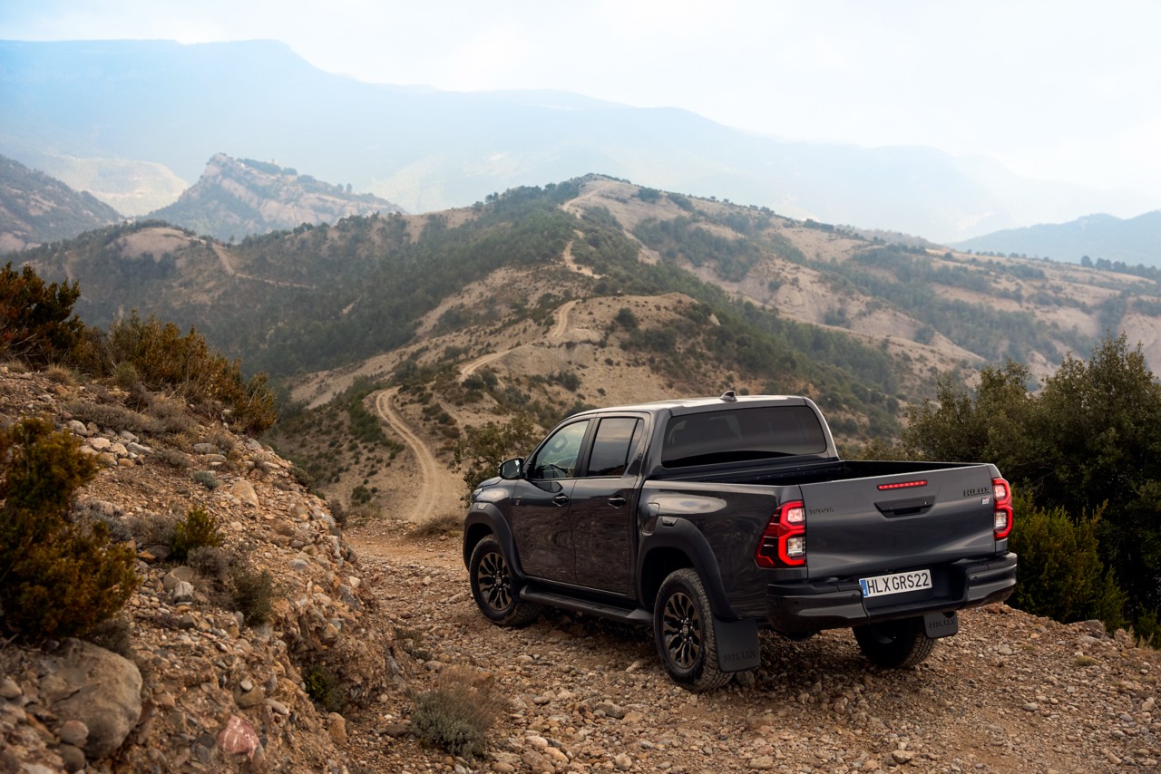 TOY_HILUX_GRS_2022_HUB_BRAND_IMG_KV_12